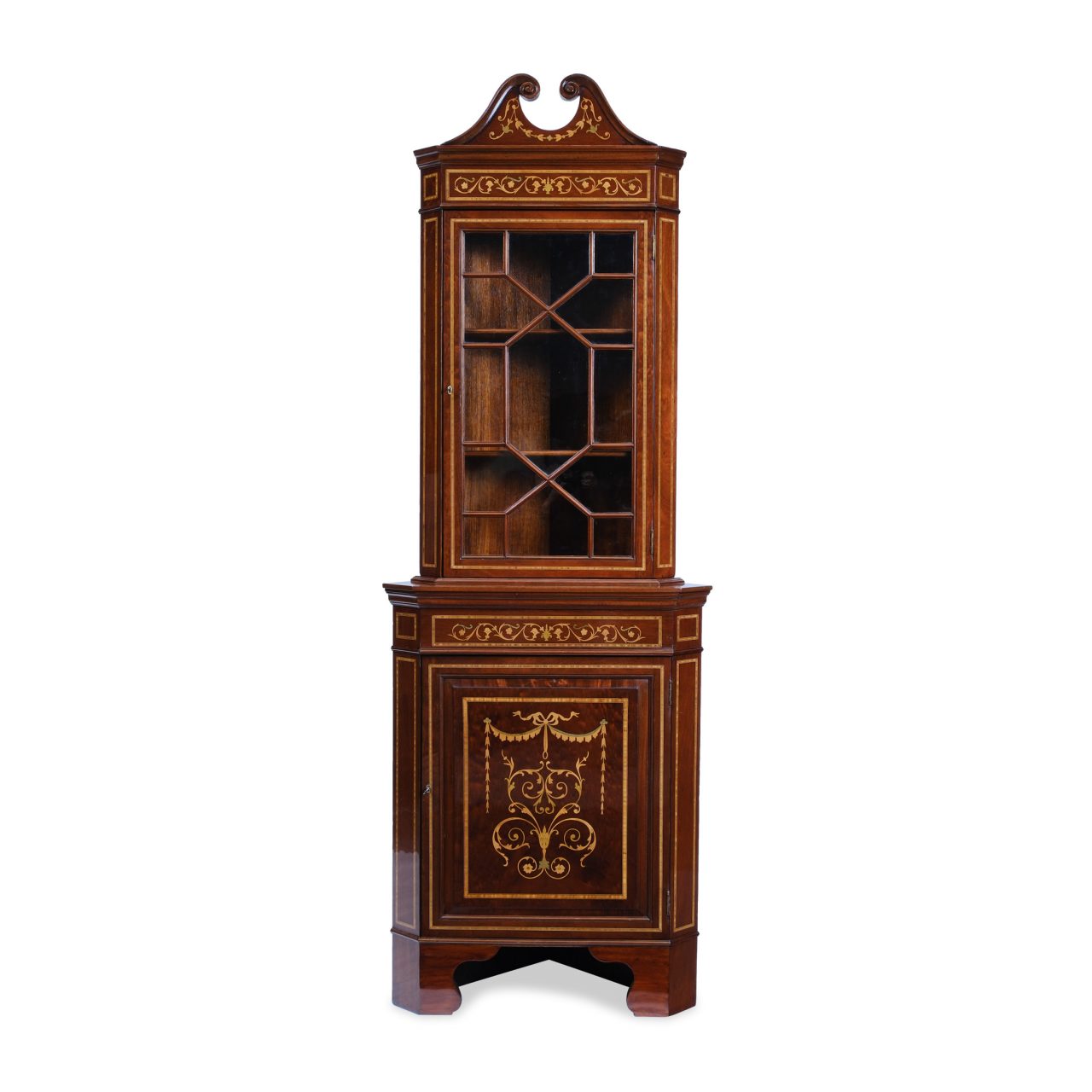 Eckvitrine  England, Edwardian um 1900 